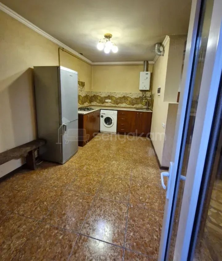 2 Սենյականոց Բնակարան Քարե Շենքում, 42քմ, 1/1 հարկ, Նորմալ Վիճակում, Կահավորված