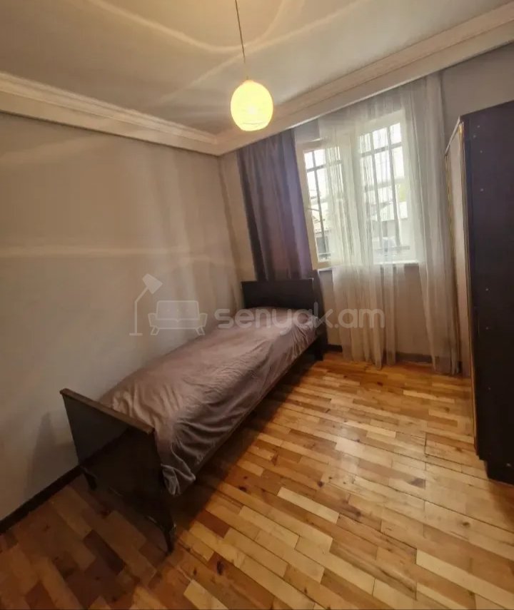 2 Սենյականոց Բնակարան Քարե Շենքում, 42քմ, 1/1 հարկ, Նորմալ Վիճակում, Կահավորված