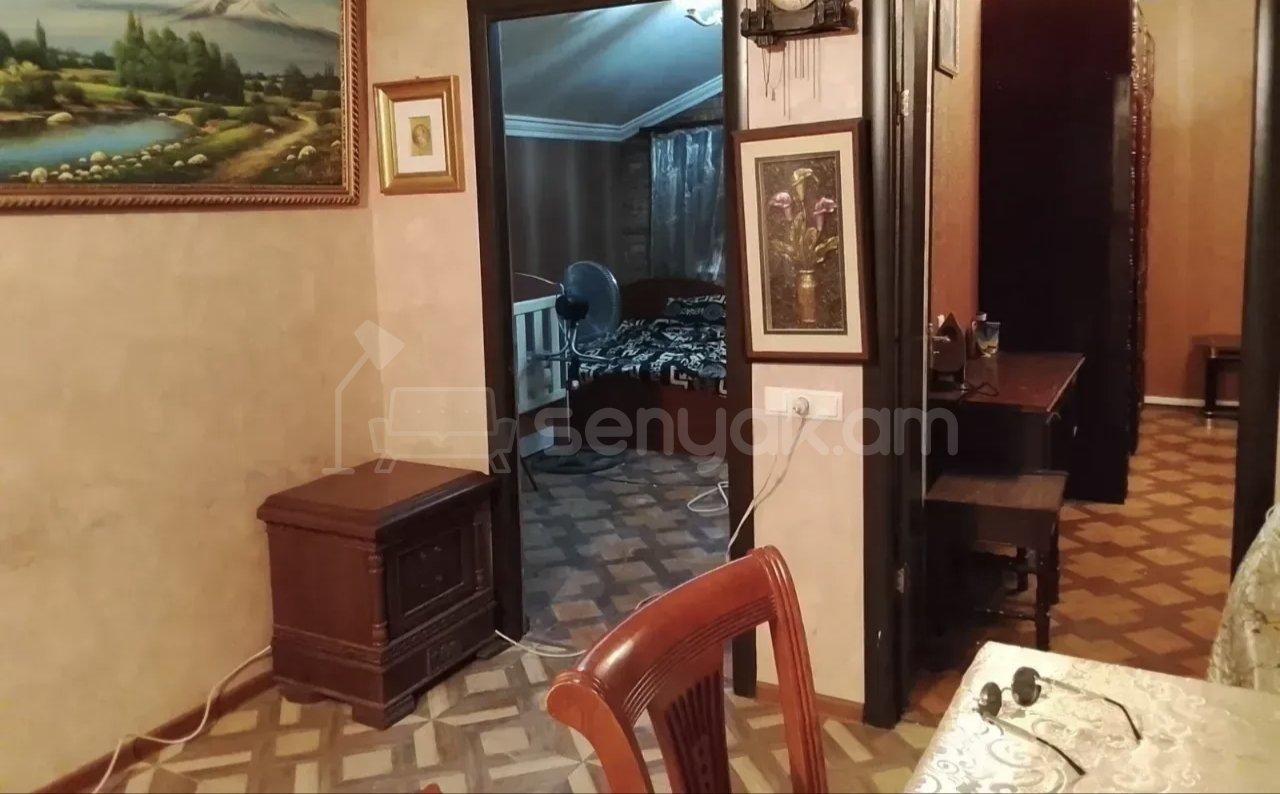 3 Սենյականոց Բնակարան Քարե Շենքում, 77քմ, 1/2 հարկ, Նորմալ Վիճակում, Կահավորված