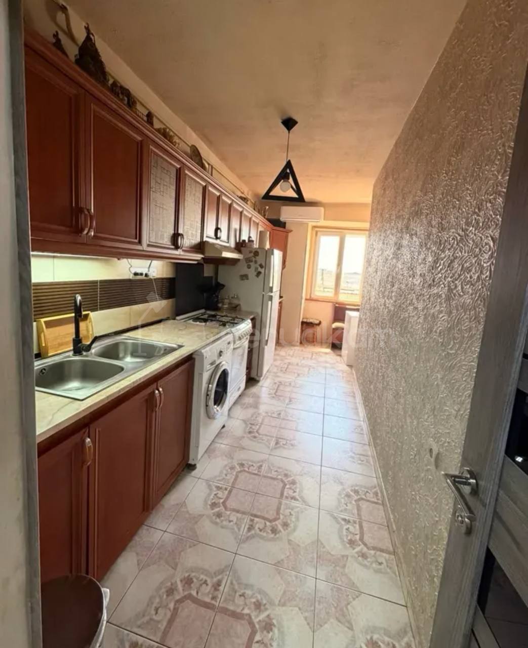 4 Սենյականոց Բնակարան, 82քմ, 2/9 հարկ, Կապիտալ Վերանորոգված