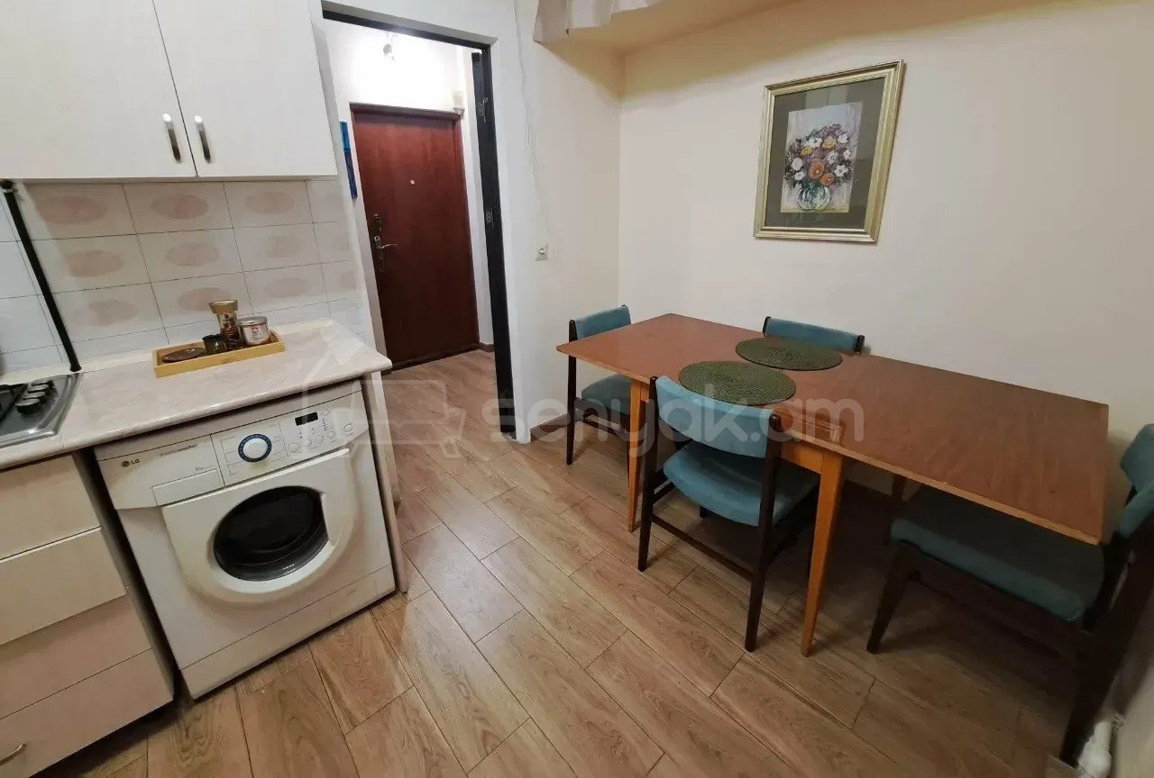 3 Սենյականոց Բնակարան Քարե Շենքում, 74քմ, 2/5 հարկ, Կապիտալ Վերանորոգված