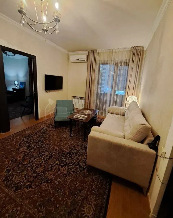 3 Սենյականոց Բնակարան Քարե Շենքում, 74քմ, 2/5 հարկ, Կապիտալ Վերանորոգված