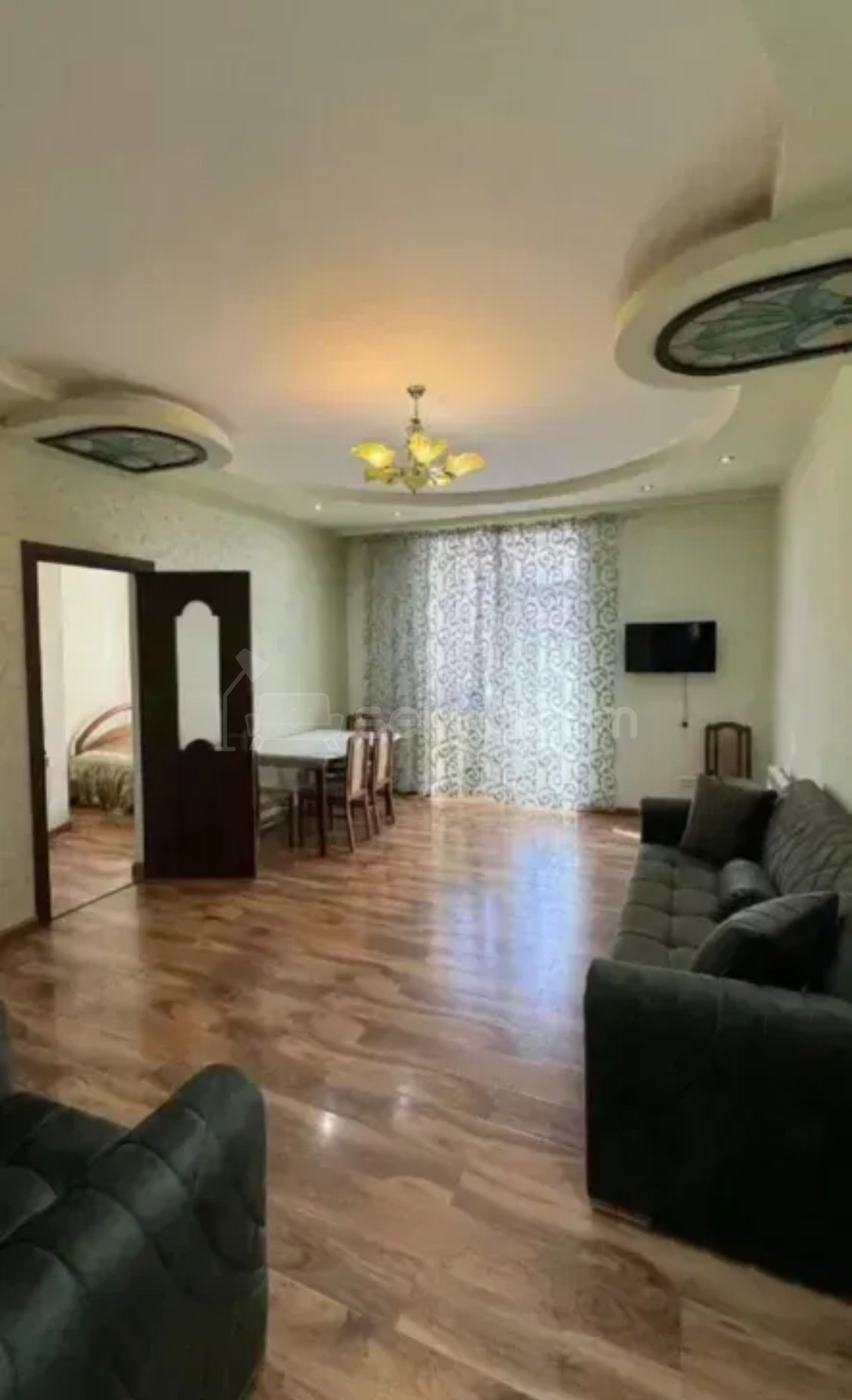 3 Սենյականոց Բնակարան Քարե Շենքում, 61քմ, 4/5 հարկ, Նորմալ Վիճակում, Կահավորված, Արևկող