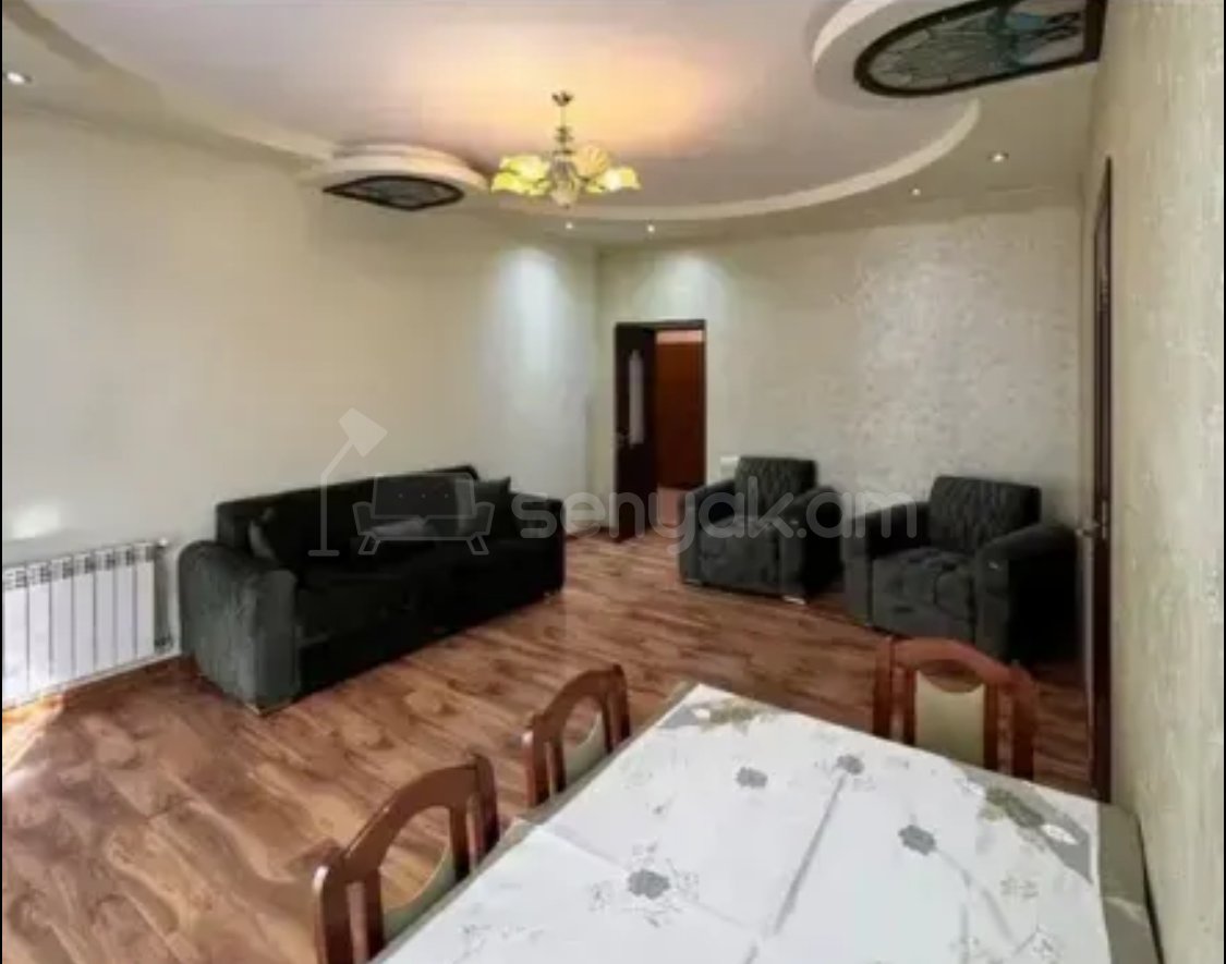 3 Սենյականոց Բնակարան Քարե Շենքում, 61քմ, 4/5 հարկ, Նորմալ Վիճակում, Կահավորված, Արևկող
