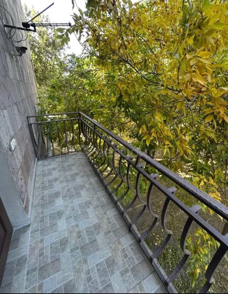 4 Սենյականոց Բնակարան Քարե Շենքում, 102քմ, 2/4 հարկ, Կոսմետիկ Վերանորոգված, Կահավորված