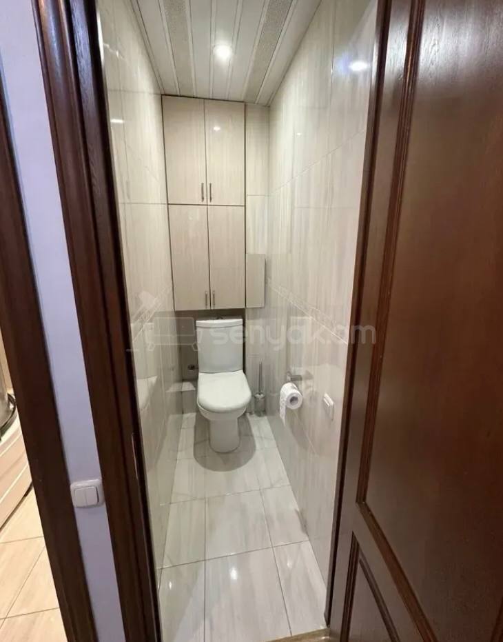 4 Սենյականոց Բնակարան Քարե Շենքում, 102քմ, 2/4 հարկ, Կոսմետիկ Վերանորոգված, Կահավորված