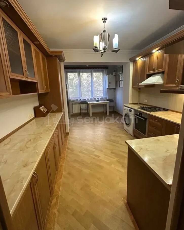 4 Սենյականոց Բնակարան Քարե Շենքում, 102քմ, 2/4 հարկ, Կոսմետիկ Վերանորոգված, Կահավորված