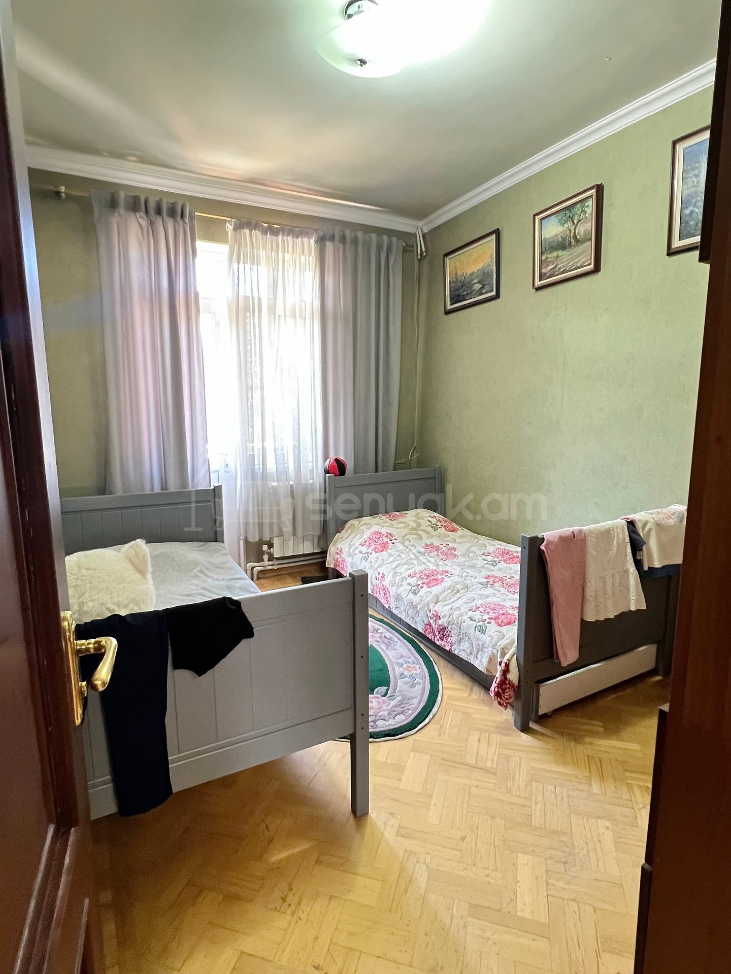 4 Սենյականոց Բնակարան Քարե Շենքում, 98քմ, 4/5 հարկ, Նորմալ Վիճակում