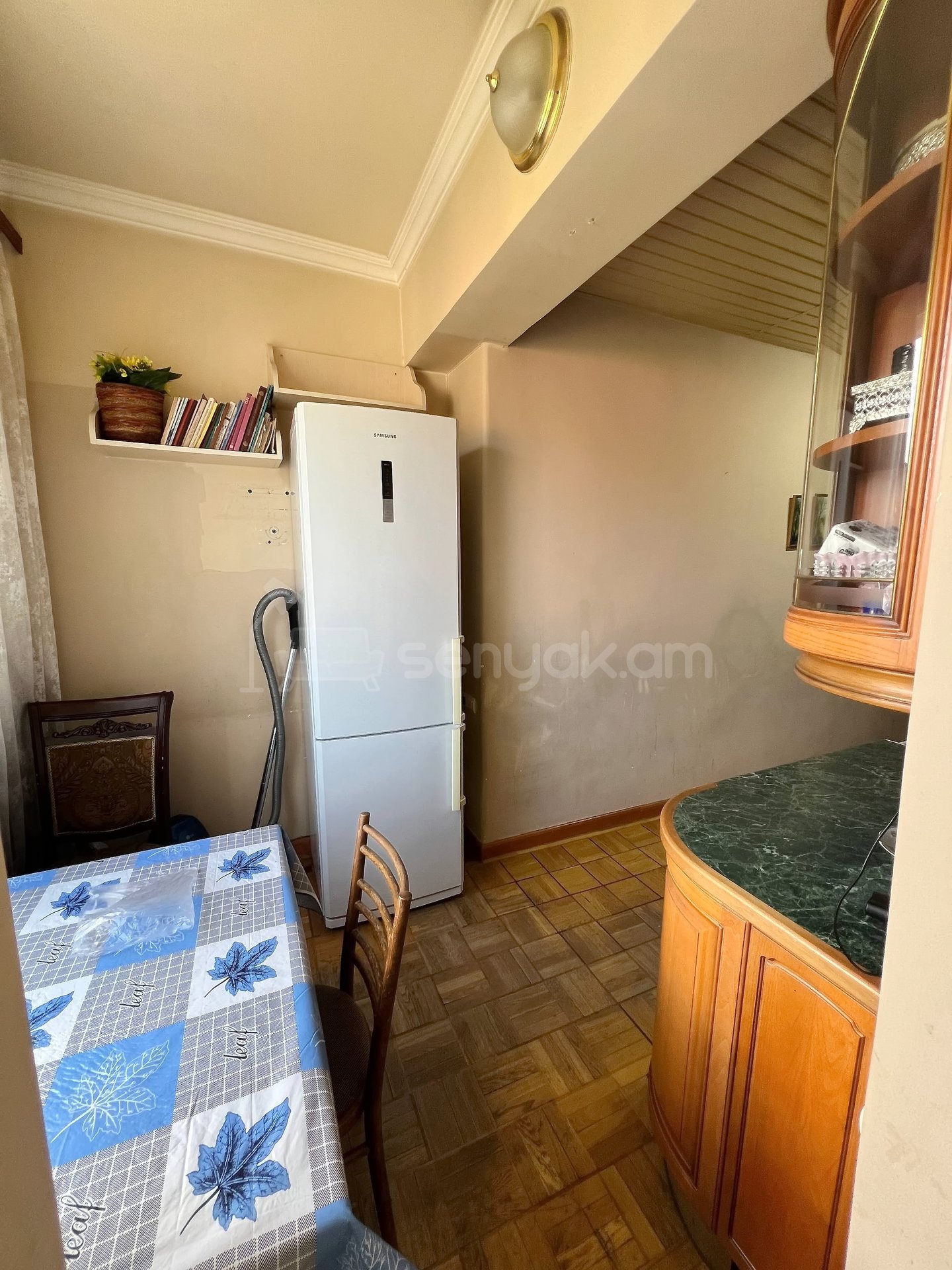 4 Սենյականոց Բնակարան Քարե Շենքում, 98քմ, 4/5 հարկ, Նորմալ Վիճակում
