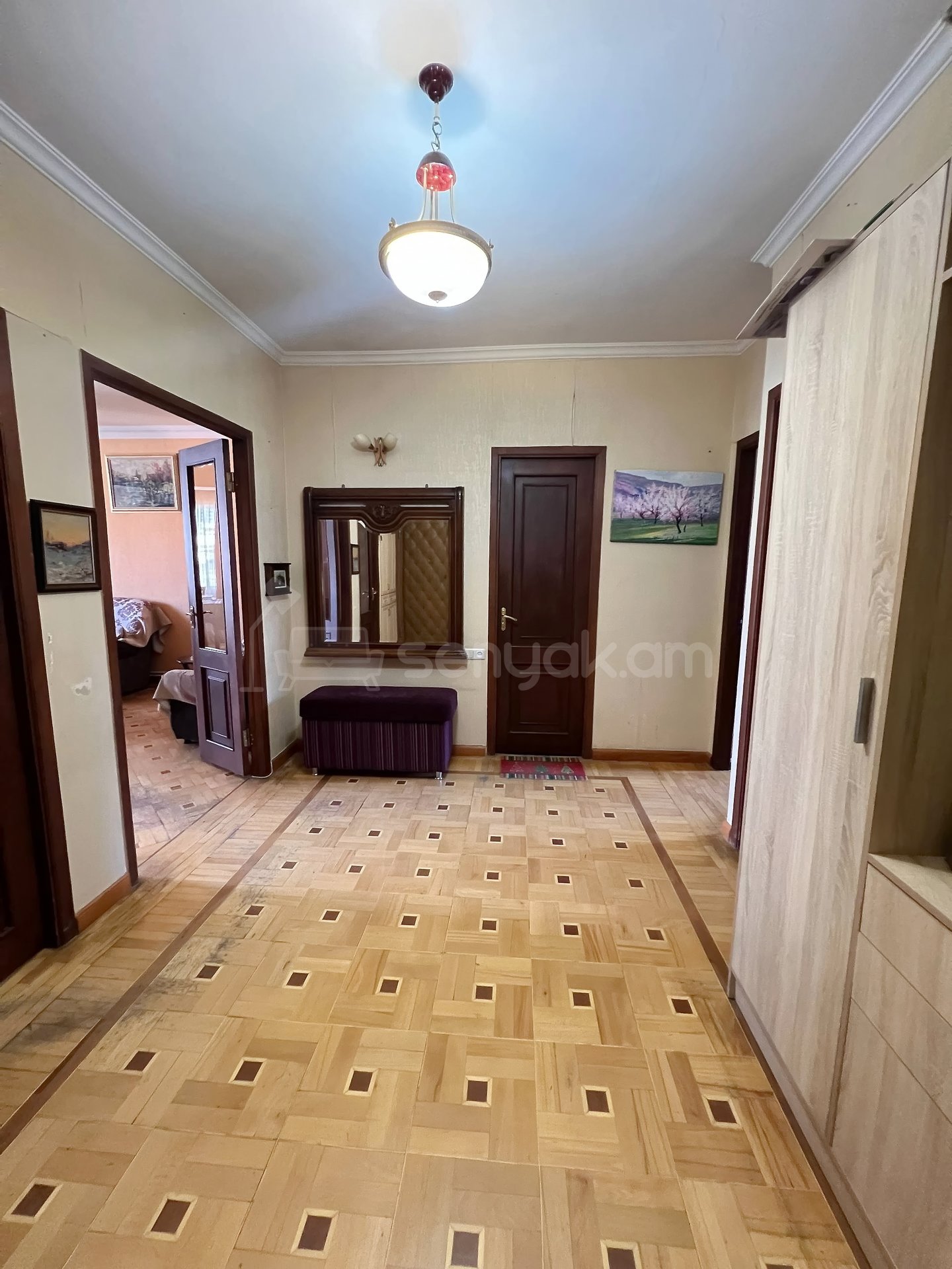 4 Սենյականոց Բնակարան Քարե Շենքում, 98քմ, 4/5 հարկ, Նորմալ Վիճակում