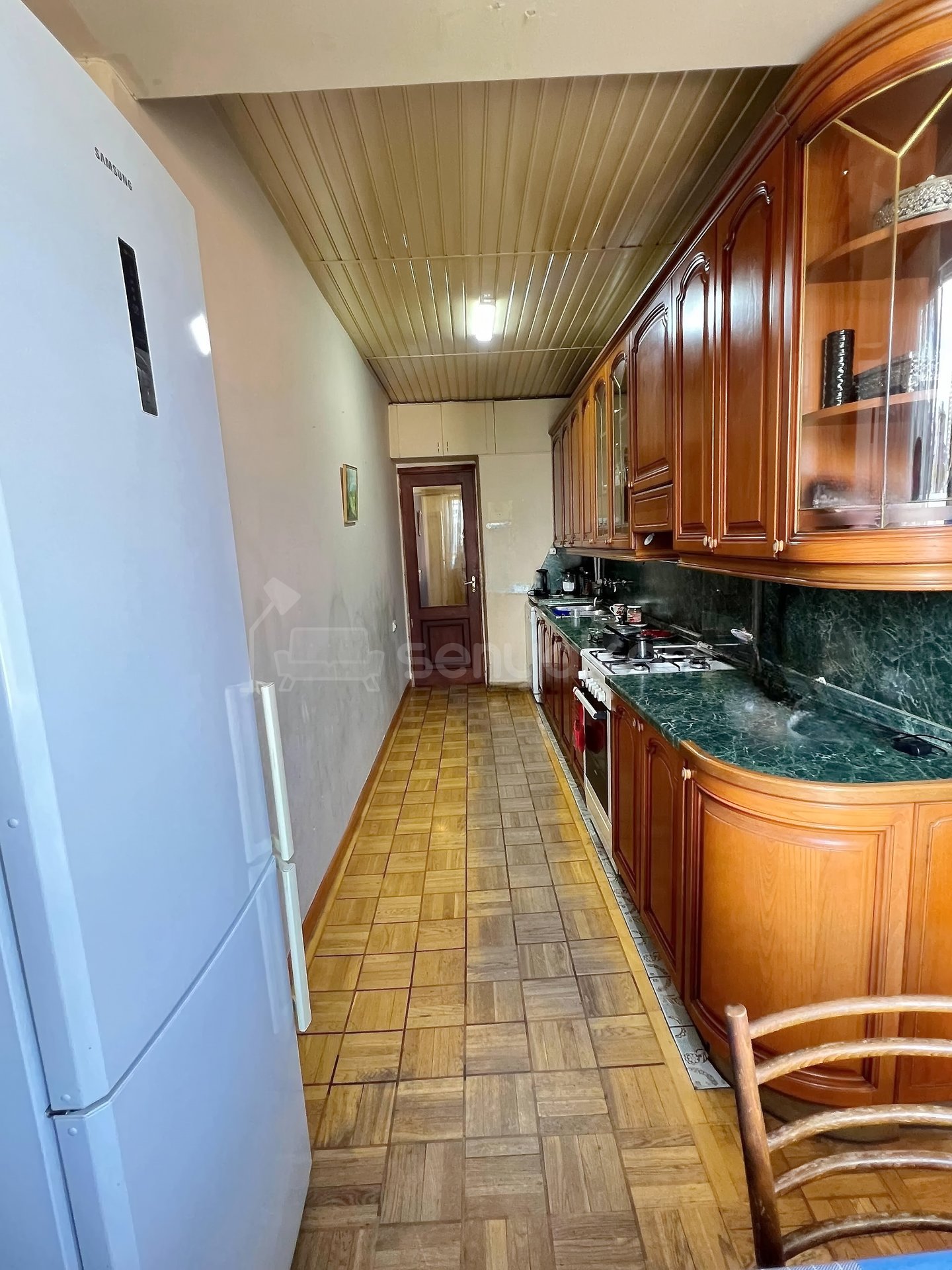 4 Սենյականոց Բնակարան Քարե Շենքում, 98քմ, 4/5 հարկ, Նորմալ Վիճակում