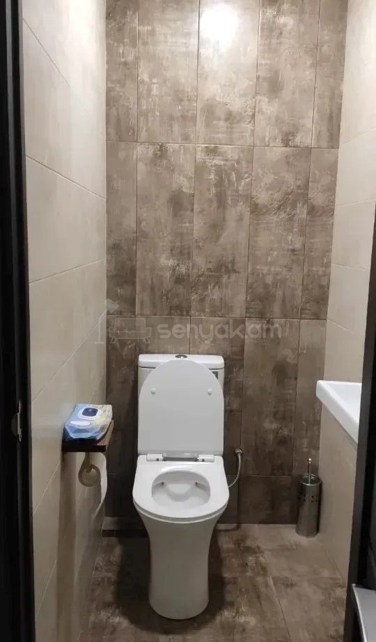 3 Սենյականոց Բնակարան Քարե Շենքում, 93քմ, 2/6 հարկ, Կապիտալ Վերանորոգված