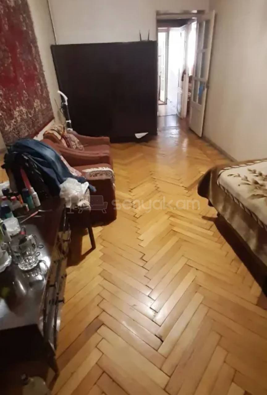 3 Սենյականոց Բնակարան Քարե Շենքում, 65քմ, 1/5 հարկ, Պետական Վիճակում
