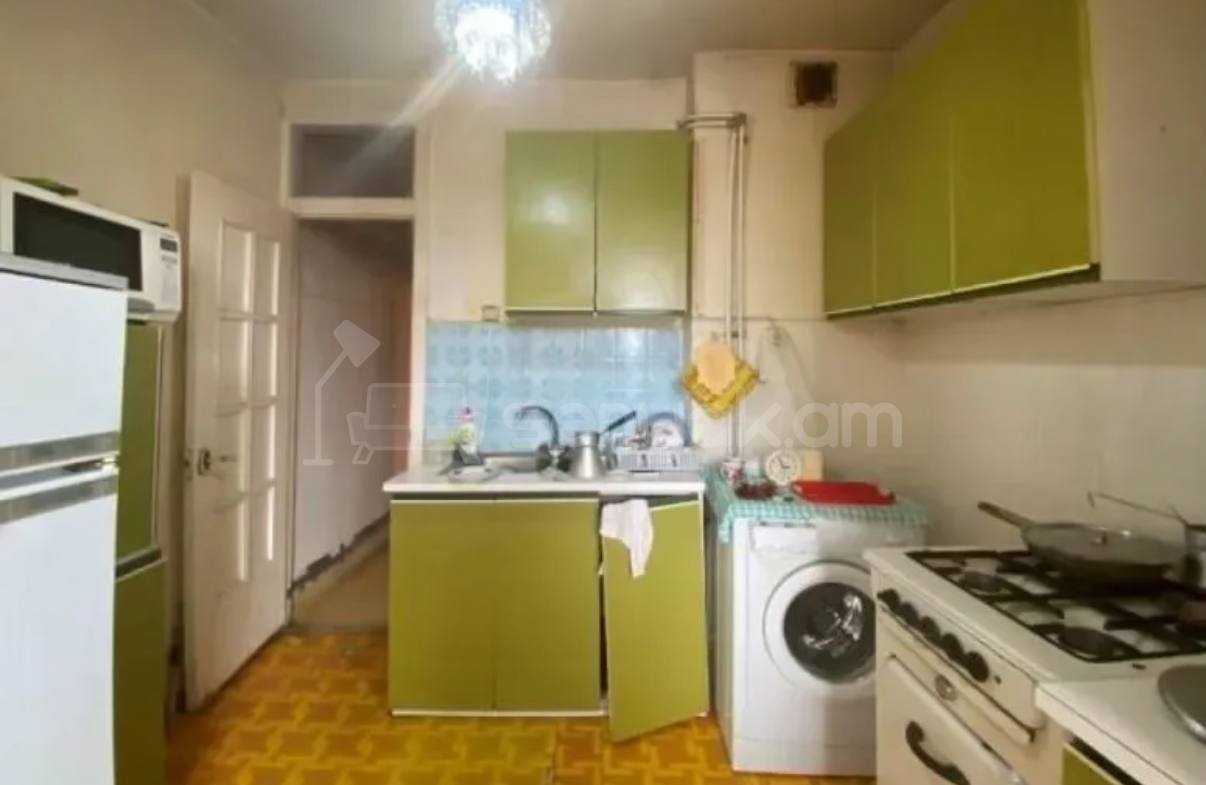 3 Սենյականոց Բնակարան Քարե Շենքում, 65քմ, 1/5 հարկ, Պետական Վիճակում