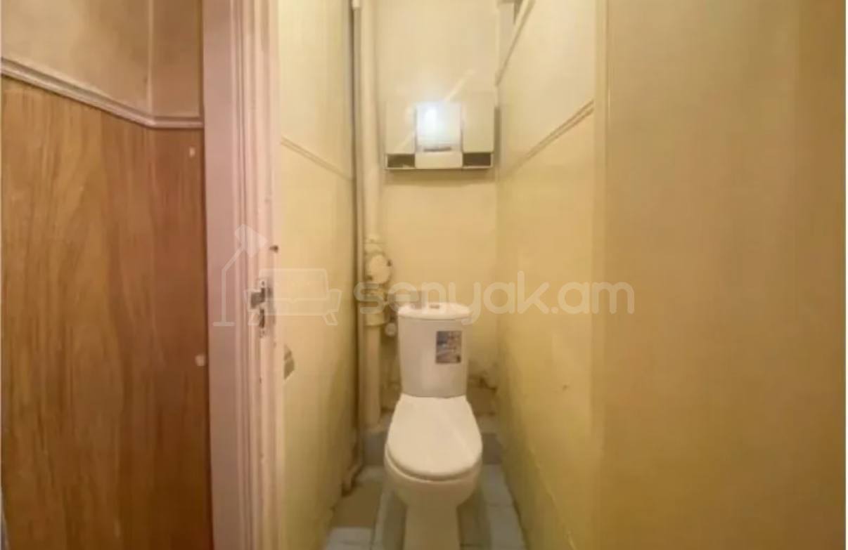 3 Սենյականոց Բնակարան Քարե Շենքում, 65քմ, 1/5 հարկ, Պետական Վիճակում