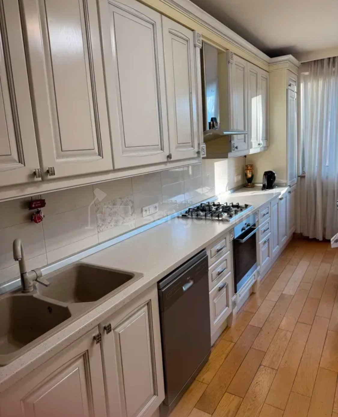 4 Սենյականոց Բնակարան, 100քմ, 4/10 հարկ, Կապիտալ Վերանորոգված, Կահավորված