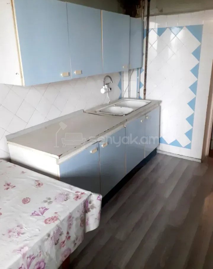 3 Սենյականոց Բնակարան, 78քմ, 8/9 հարկ, Պետական Վիճակում