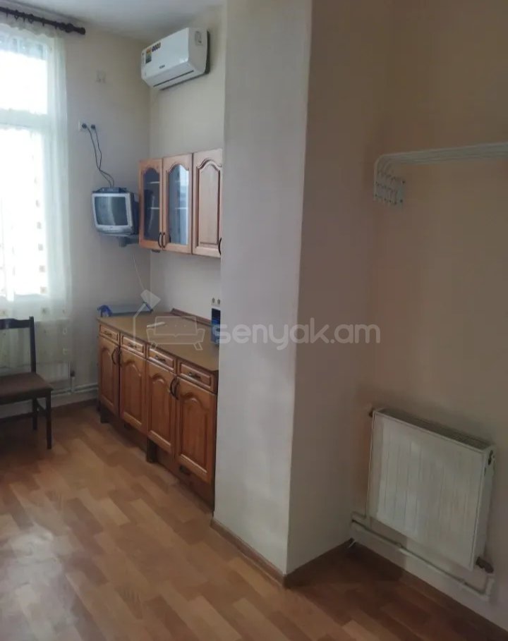 2 Սենյականոց Բնակարան Քարե Շենքում, 60քմ, 4/4 հարկ, Նորմալ Վիճակում, Կահավորված