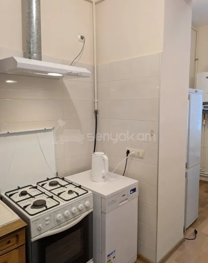 2 Սենյականոց Բնակարան Քարե Շենքում, 60քմ, 4/4 հարկ, Նորմալ Վիճակում, Կահավորված