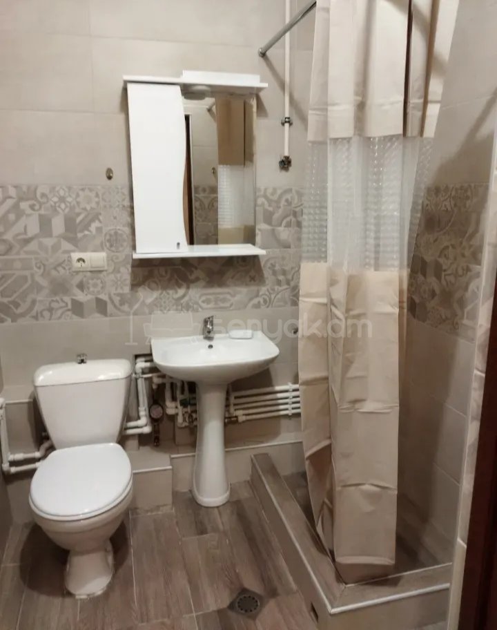 2 Սենյականոց Բնակարան Քարե Շենքում, 60քմ, 4/4 հարկ, Նորմալ Վիճակում, Կահավորված