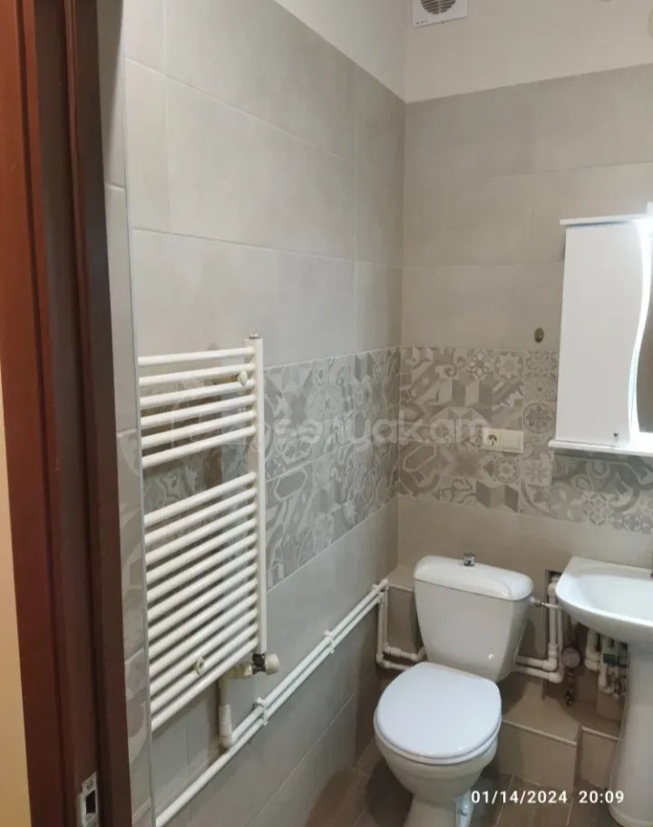 2 Սենյականոց Բնակարան Քարե Շենքում, 60քմ, 4/4 հարկ, Նորմալ Վիճակում, Կահավորված