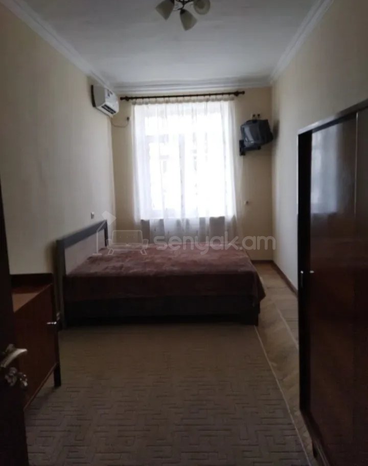 2 Սենյականոց Բնակարան Քարե Շենքում, 60քմ, 4/4 հարկ, Նորմալ Վիճակում, Կահավորված