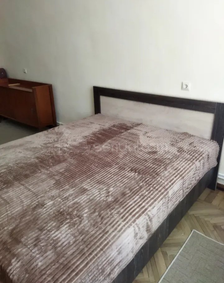 2 Սենյականոց Բնակարան Քարե Շենքում, 60քմ, 4/4 հարկ, Նորմալ Վիճակում, Կահավորված