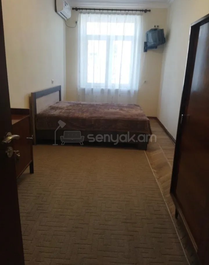 2 Սենյականոց Բնակարան Քարե Շենքում, 60քմ, 4/4 հարկ, Նորմալ Վիճակում, Կահավորված
