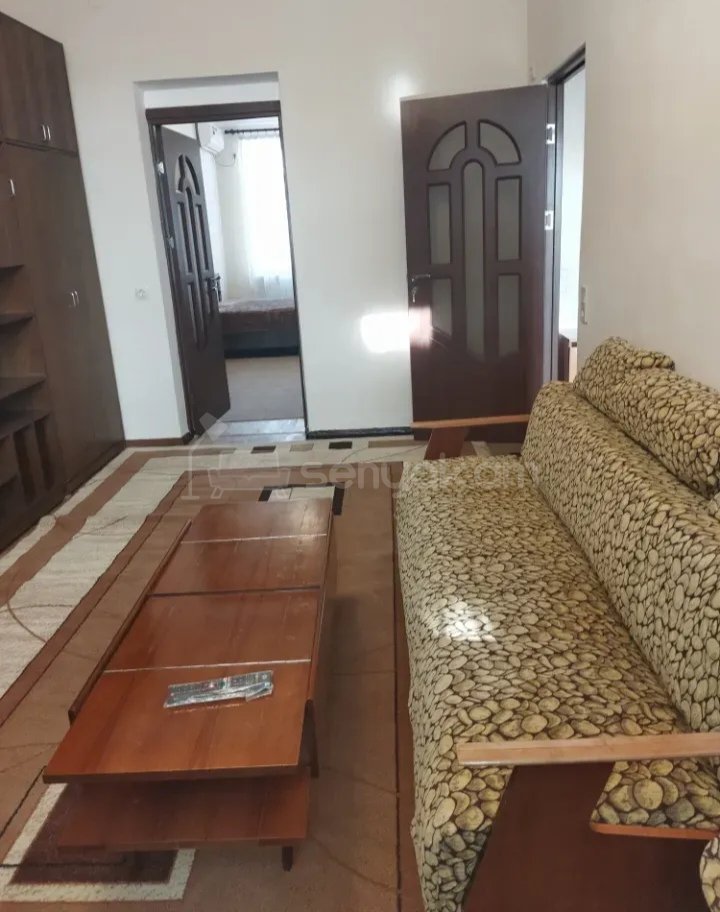 2 Սենյականոց Բնակարան Քարե Շենքում, 60քմ, 4/4 հարկ, Նորմալ Վիճակում, Կահավորված