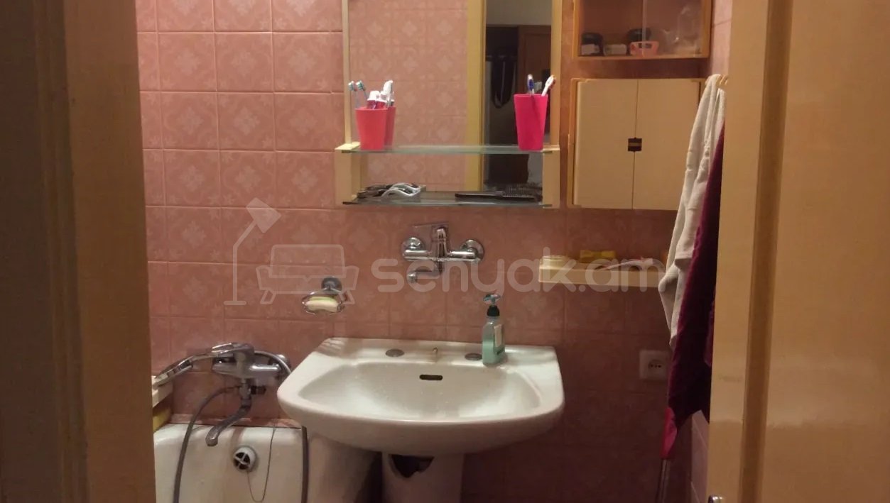 2 Սենյականոց Բնակարան, 62քմ, 5/5 հարկ, Կապիտալ Վերանորոգված