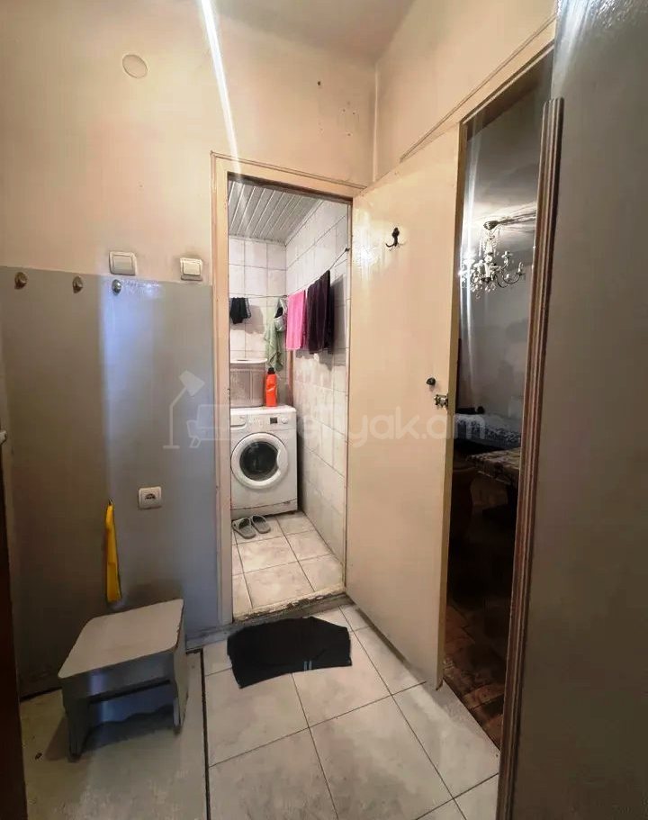 1 Սենյականոց Բնակարան Քարե Շենքում, 30քմ, 1/5 հարկ, Կոսմետիկ Վերանորոգված
