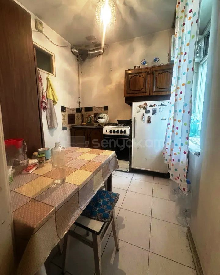 1 Սենյականոց Բնակարան Քարե Շենքում, 30քմ, 1/5 հարկ, Կոսմետիկ Վերանորոգված
