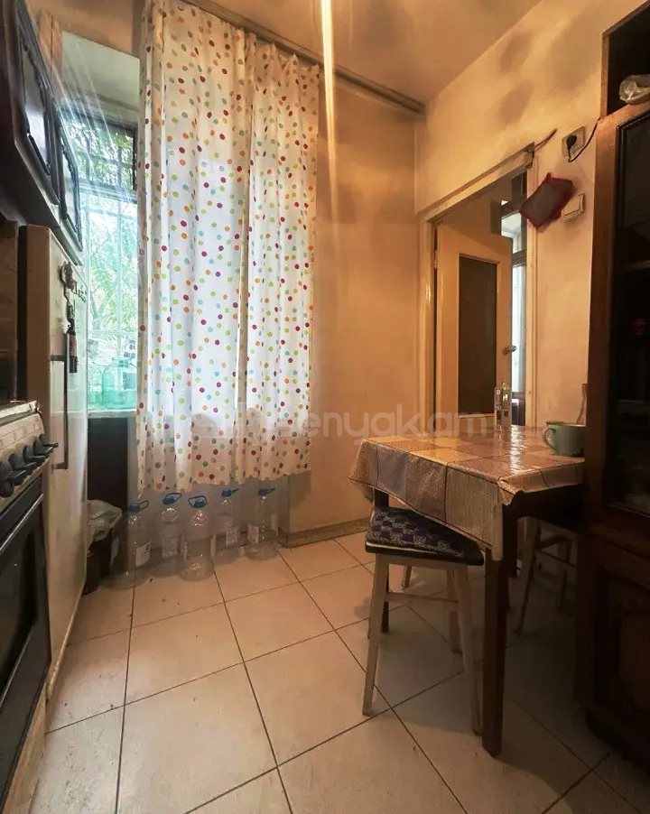 1 Սենյականոց Բնակարան Քարե Շենքում, 30քմ, 1/5 հարկ, Կոսմետիկ Վերանորոգված