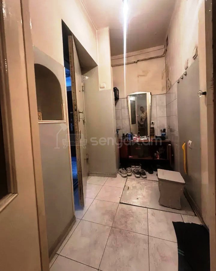 1 Սենյականոց Բնակարան Քարե Շենքում, 30քմ, 1/5 հարկ, Կոսմետիկ Վերանորոգված