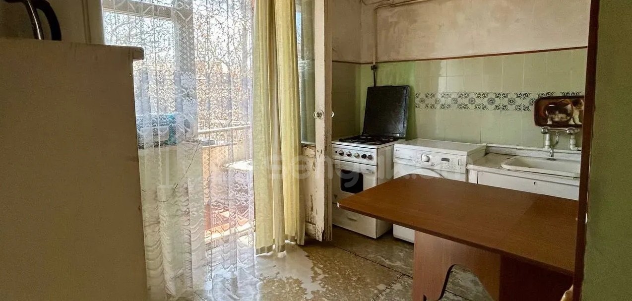 3 Սենյականոց Բնակարան Քարե Շենքում, 87քմ, 5/5 հարկ, Պետական Վիճակում