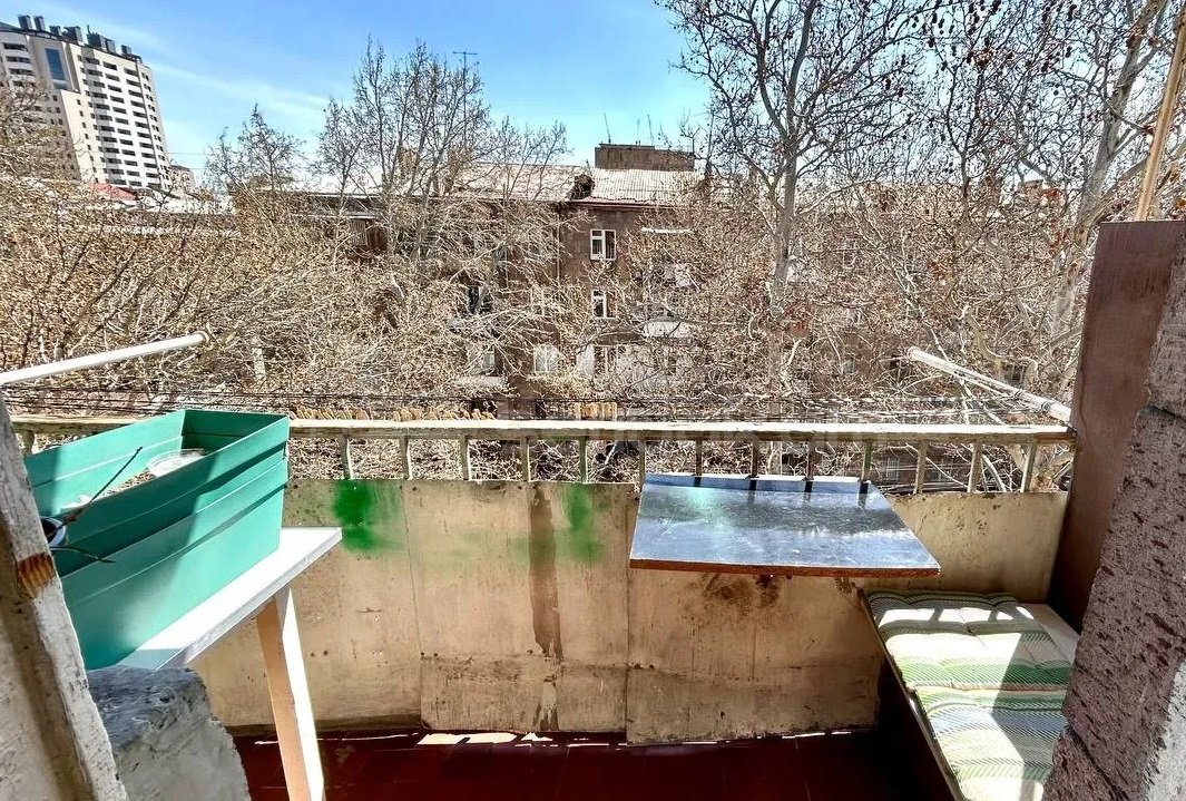 3 Սենյականոց Բնակարան Քարե Շենքում, 87քմ, 5/5 հարկ, Պետական Վիճակում