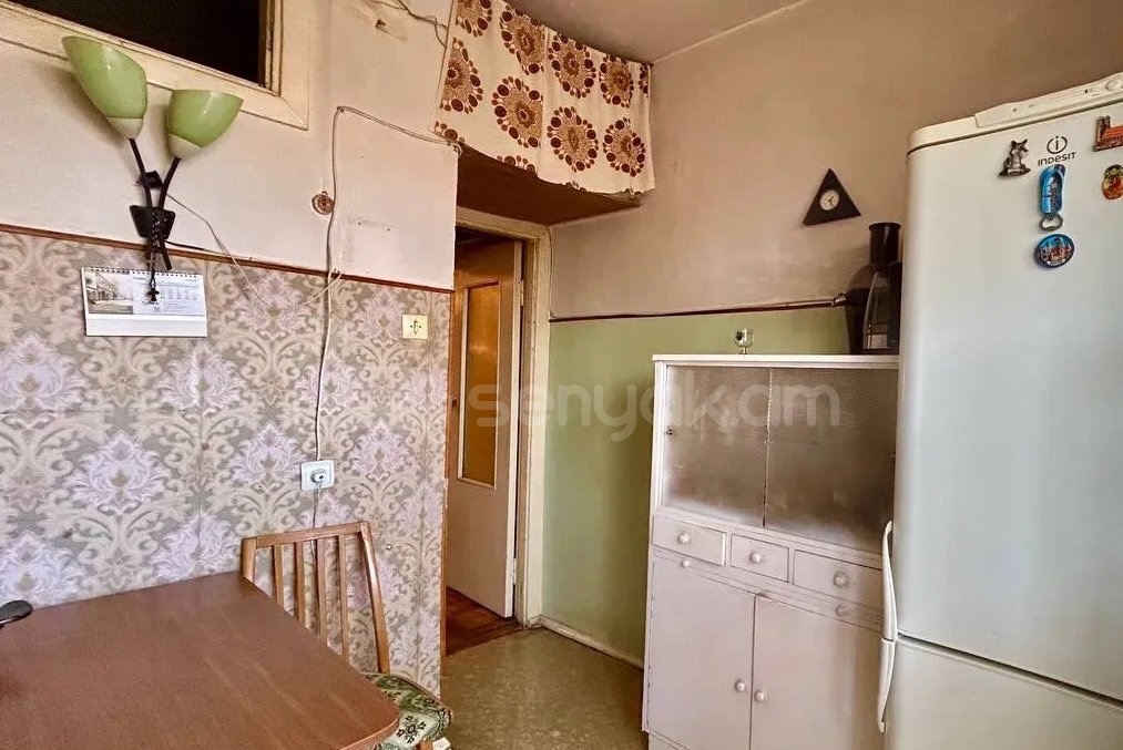 3 Սենյականոց Բնակարան Քարե Շենքում, 87քմ, 5/5 հարկ, Պետական Վիճակում