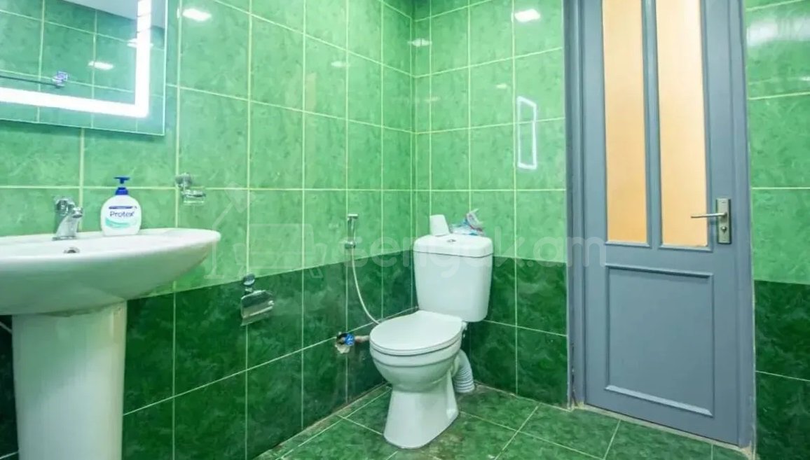 3 Սենյականոց Բնակարան Քարե Շենքում, 67քմ, 4/5 հարկ, Կապիտալ Վերանորոգված