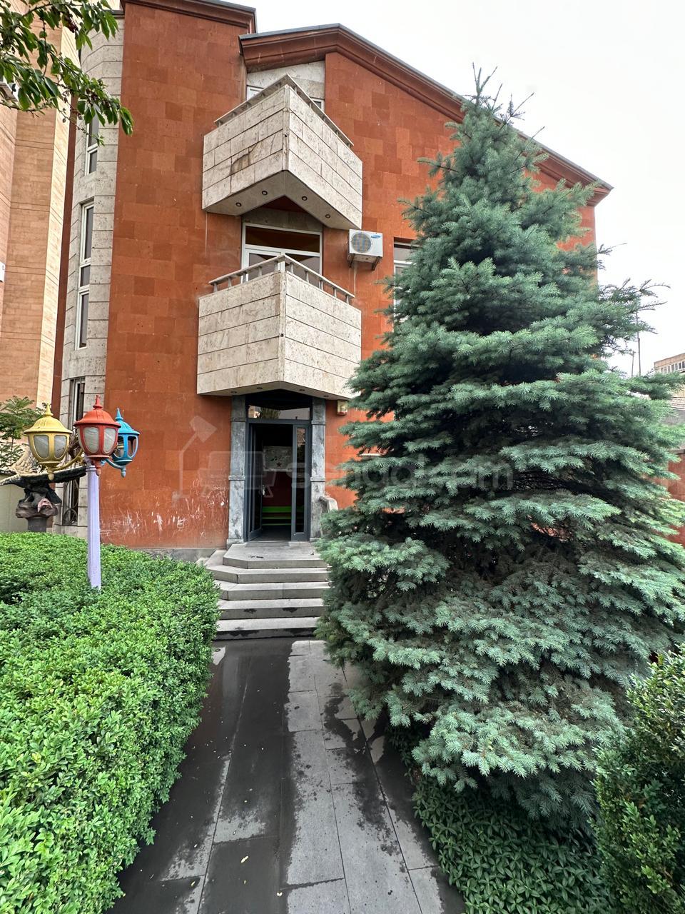 Շենք-Շինություն, 450քմ, Կապիտալ Վերանորոգված