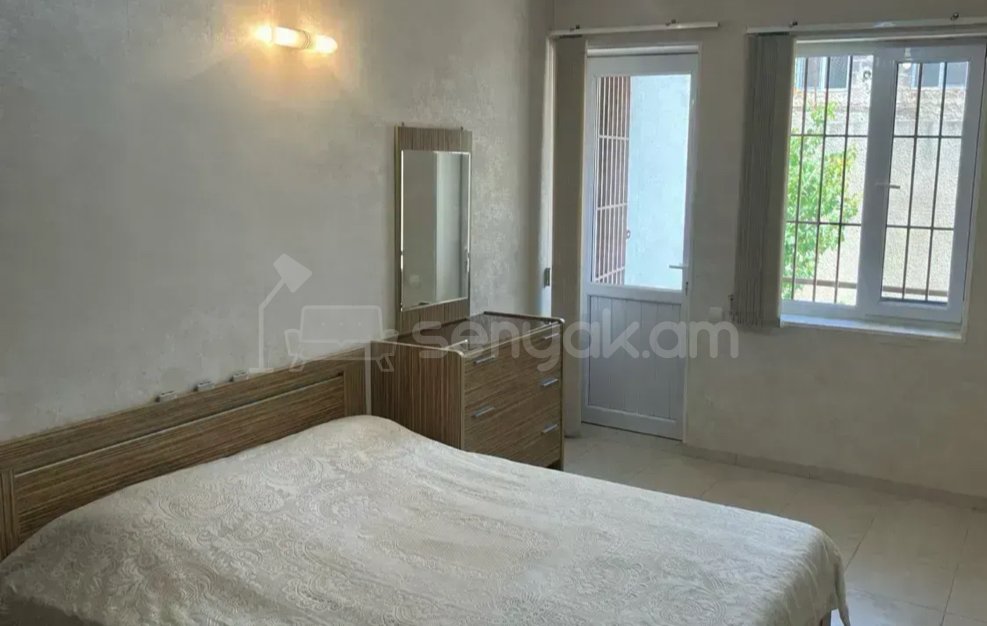 3 Սենյականոց Բնակարան Քարե Շենքում, 75քմ, 1/9 հարկ, Կապիտալ Վերանորոգված, Կահավորված