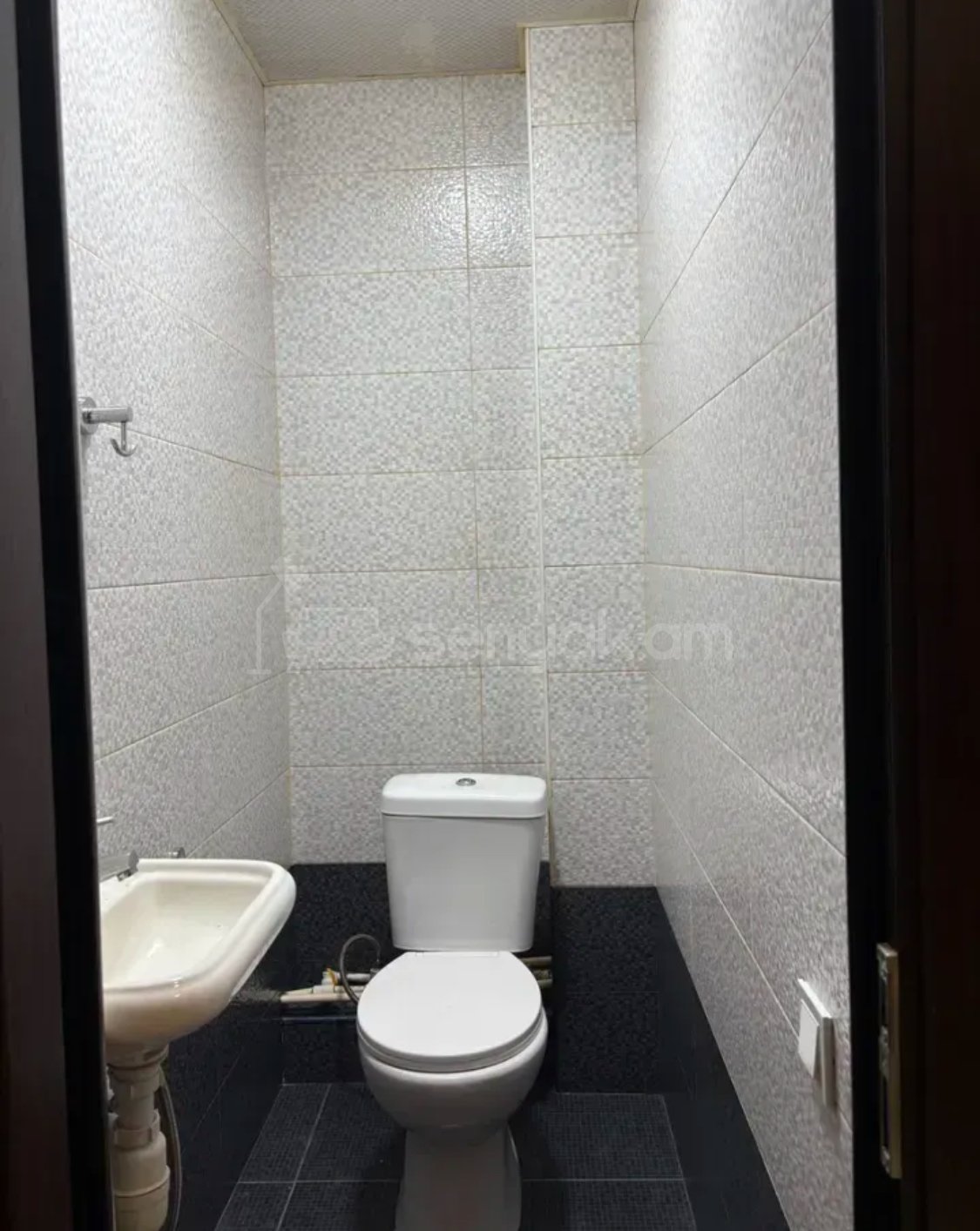 3 Սենյականոց Բնակարան Քարե Շենքում, 100քմ, 2/5 հարկ, Կապիտալ Վերանորոգված, Կահավորված