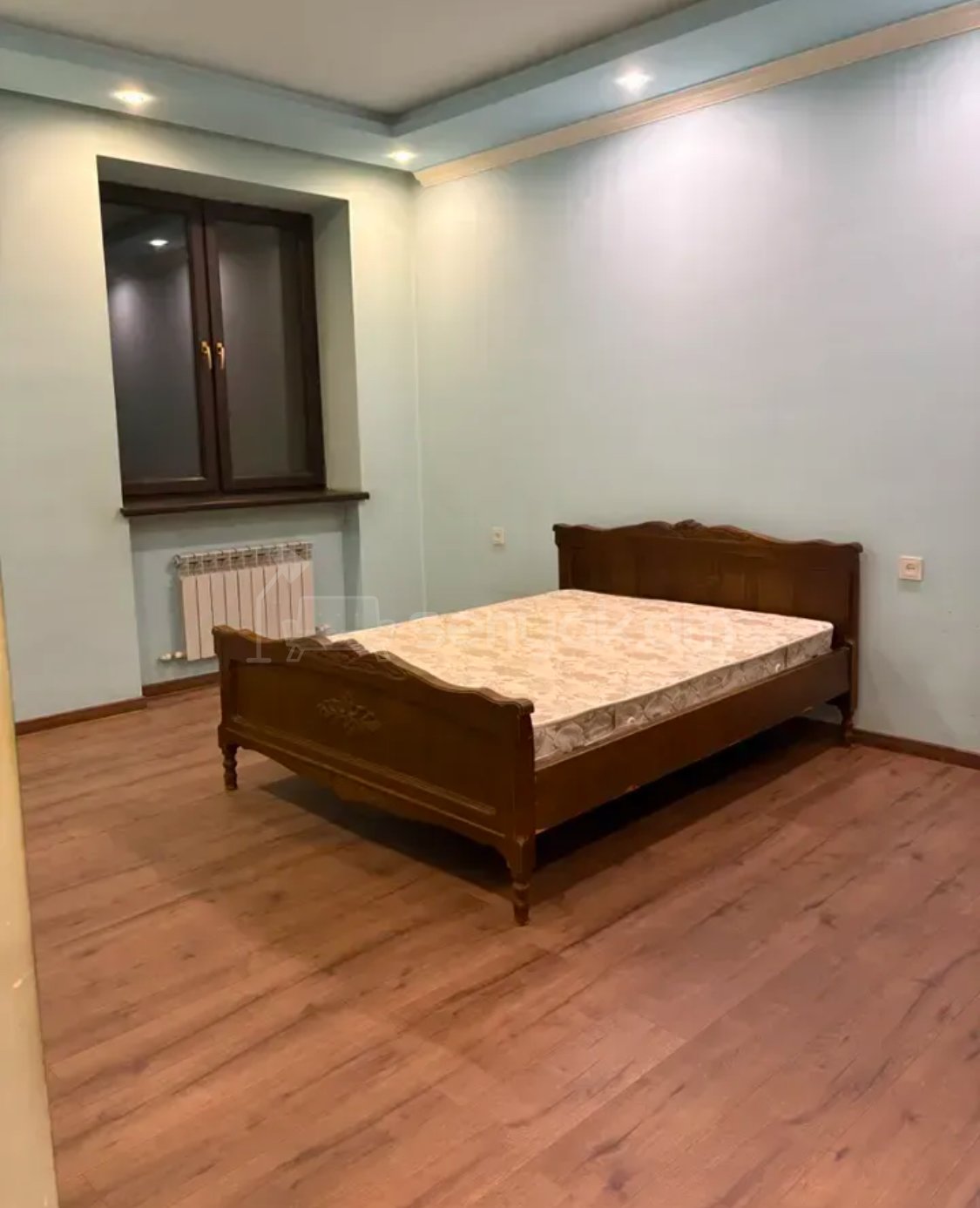 3 Սենյականոց Բնակարան Քարե Շենքում, 100քմ, 2/5 հարկ, Կապիտալ Վերանորոգված, Կահավորված