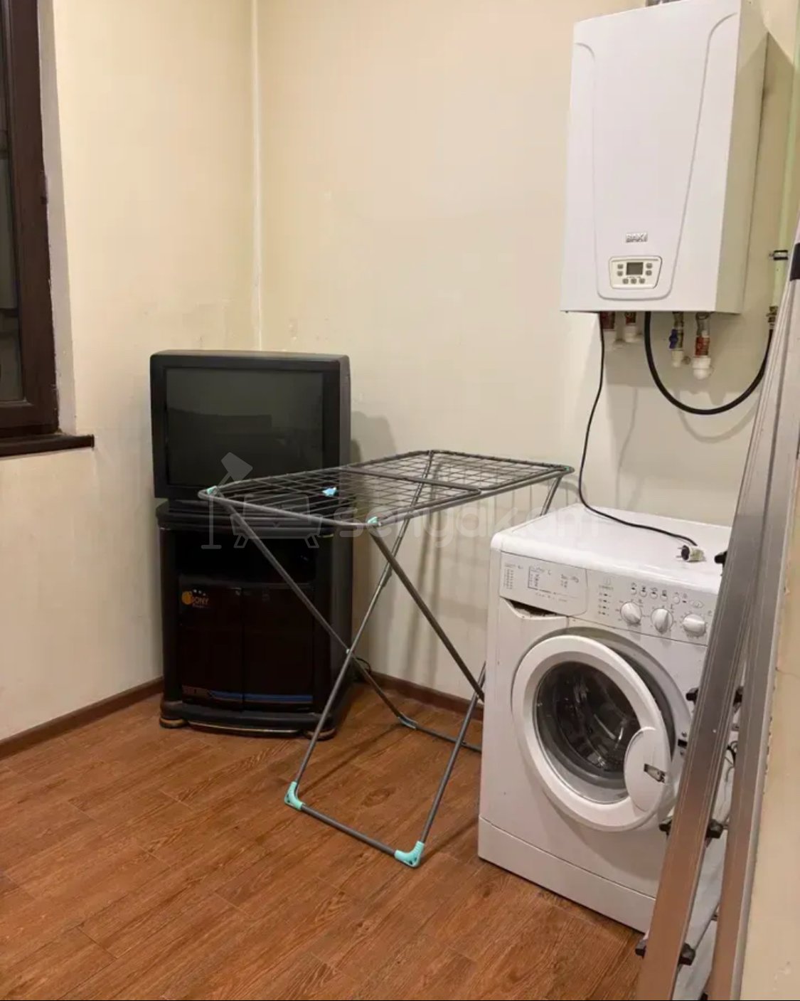 3 Սենյականոց Բնակարան Քարե Շենքում, 100քմ, 2/5 հարկ, Կապիտալ Վերանորոգված, Կահավորված