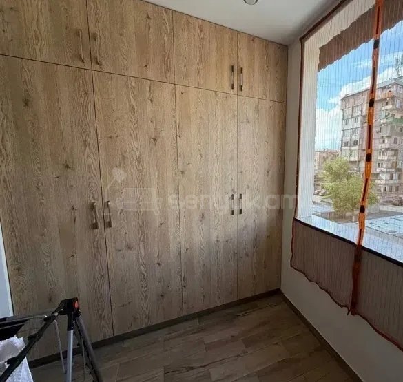 3 Սենյականոց Բնակարան Քարե Շենքում, 70քմ, 4/5 հարկ, Կապիտալ Վերանորոգված