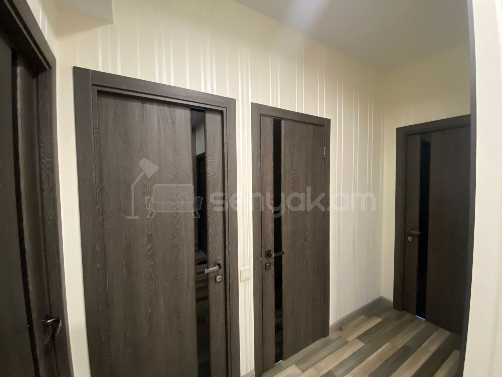 5 Սենյականոց Բնակարան Քարե Շենքում, 89քմ, 3/5 հարկ, Կապիտալ Վերանորոգված
