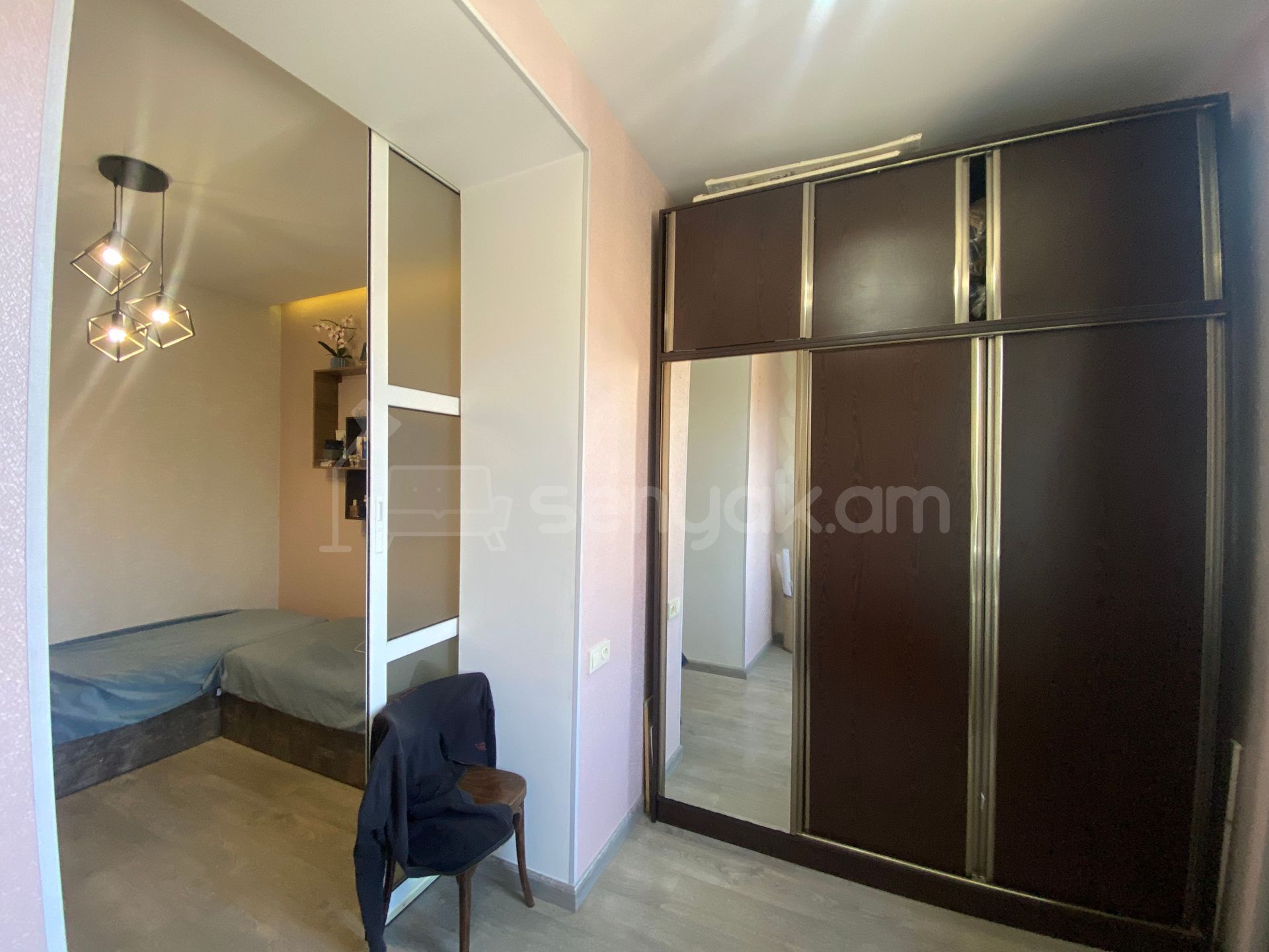 5 Սենյականոց Բնակարան Քարե Շենքում, 89քմ, 3/5 հարկ, Կապիտալ Վերանորոգված