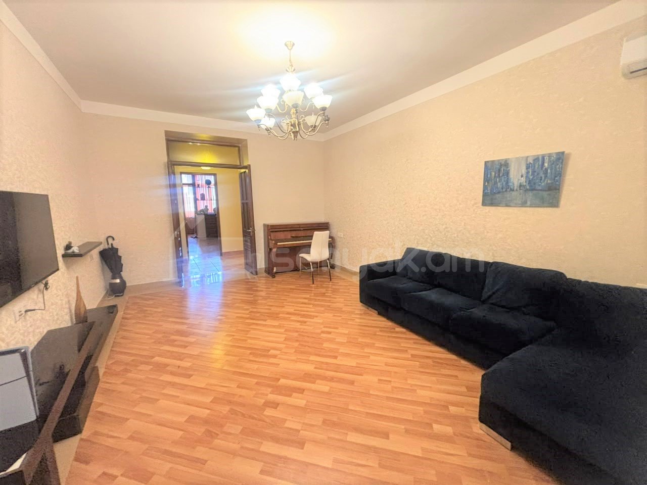 3 Սենյականոց Բնակարան Քարե Շենքում, 100քմ, 4/5 հարկ, Նորմալ Վիճակում, Կահավորված