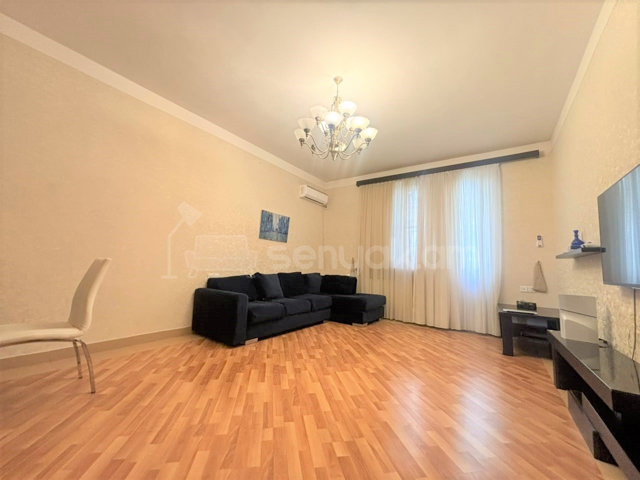 3 Սենյականոց Բնակարան Քարե Շենքում, 100քմ, 4/5 հարկ, Նորմալ Վիճակում, Կահավորված