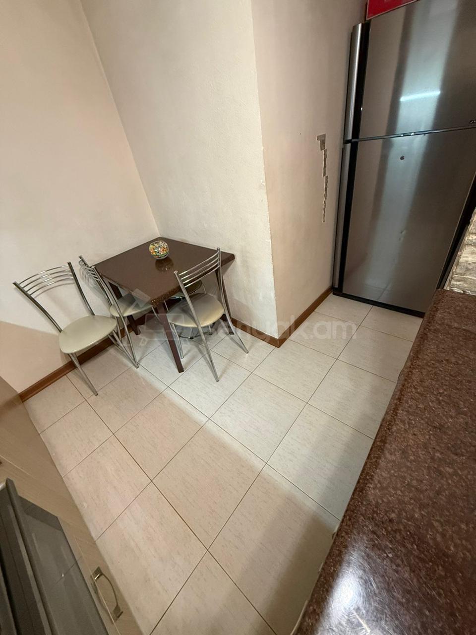 2 Սենյականոց Բնակարան, 50քմ, 2/9 հարկ, Կապիտալ Վերանորոգված, Մասամբ Կահավորված