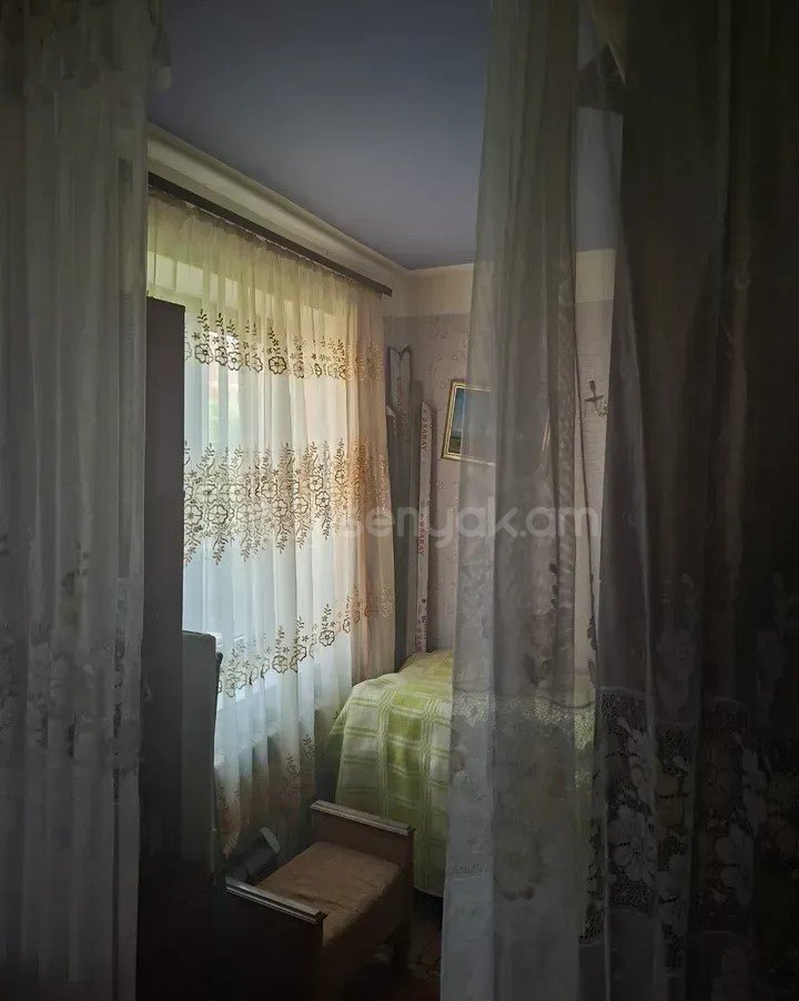 2 Սենյականոց Բնակարան Քարե Շենքում, 48քմ, 4/5 հարկ, Նորմալ Վիճակում